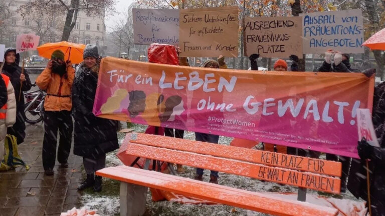 Internationaler Aktionstag „Gegen Gewalt an Frauen“ – Augsburger GRÜNE unterstützen Kampagne „Orange the World“