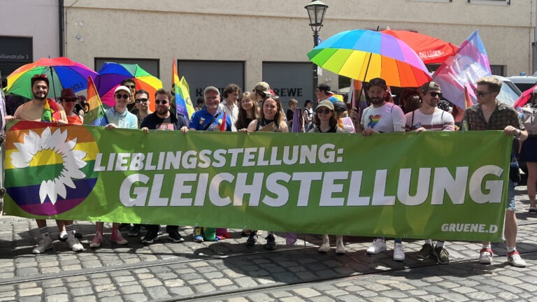 CSD in Ausburg – nie wieder still, weil Augsburg bunt sein will!